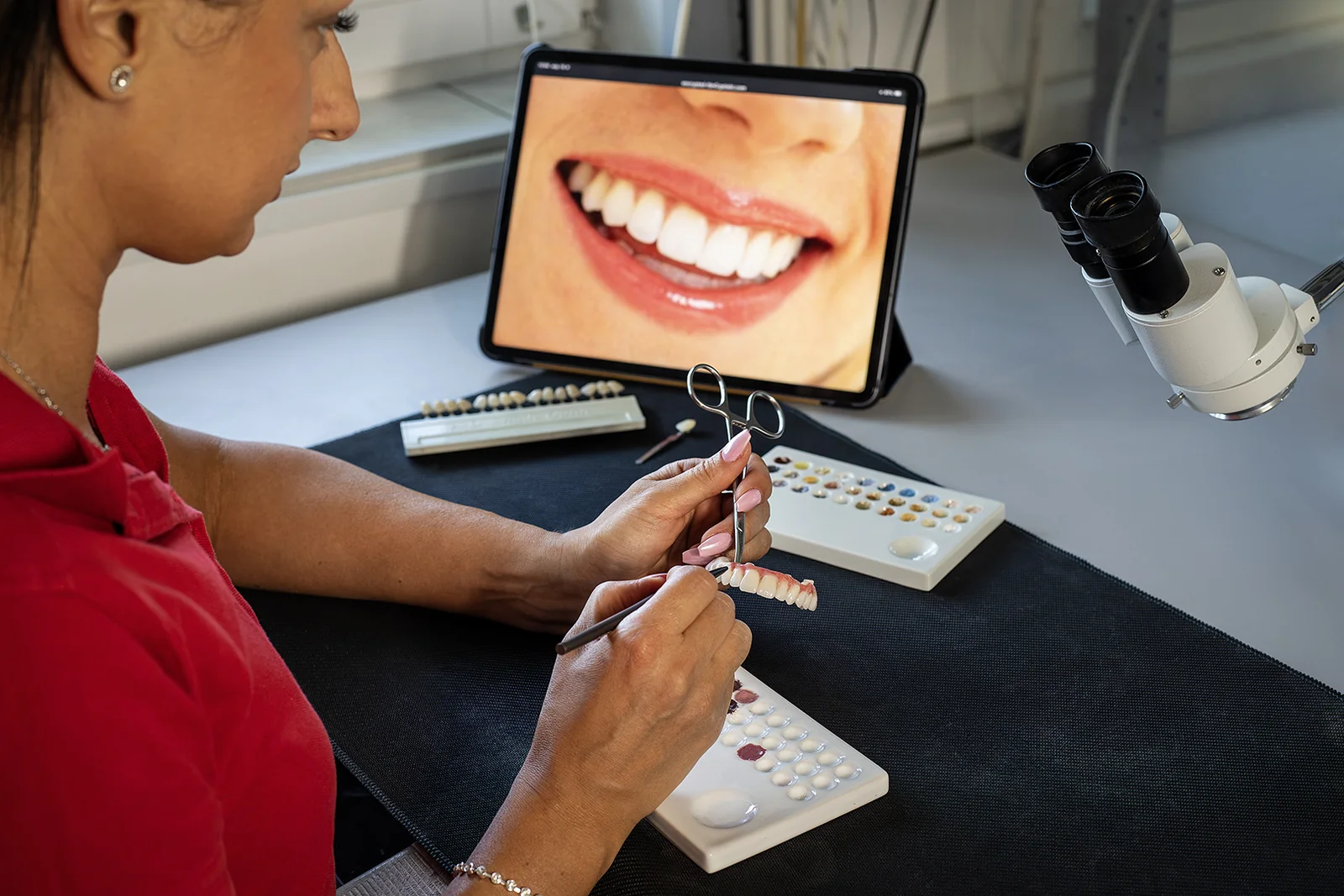 Zahnfarbbestimmung anhand eines digitalen Patientenfotos